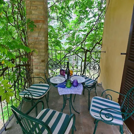 In Todi With Pool & Theater Nearby